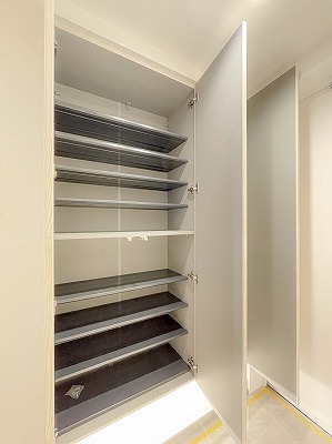 収納がたくさんあるお部屋