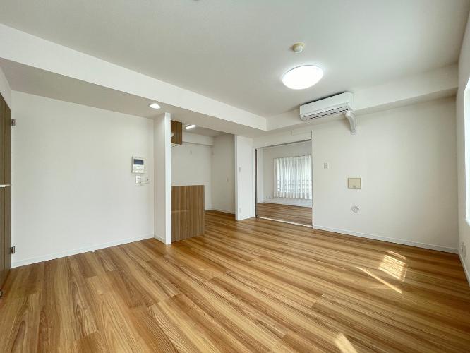 窓がたくさんある開放空間