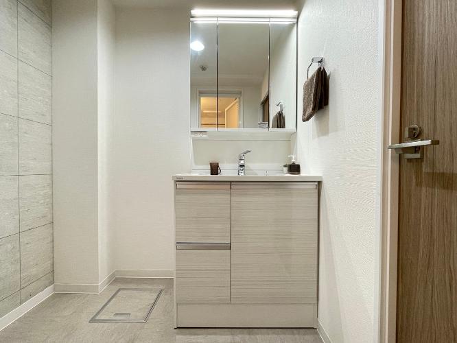 窓がたくさんある開放空間