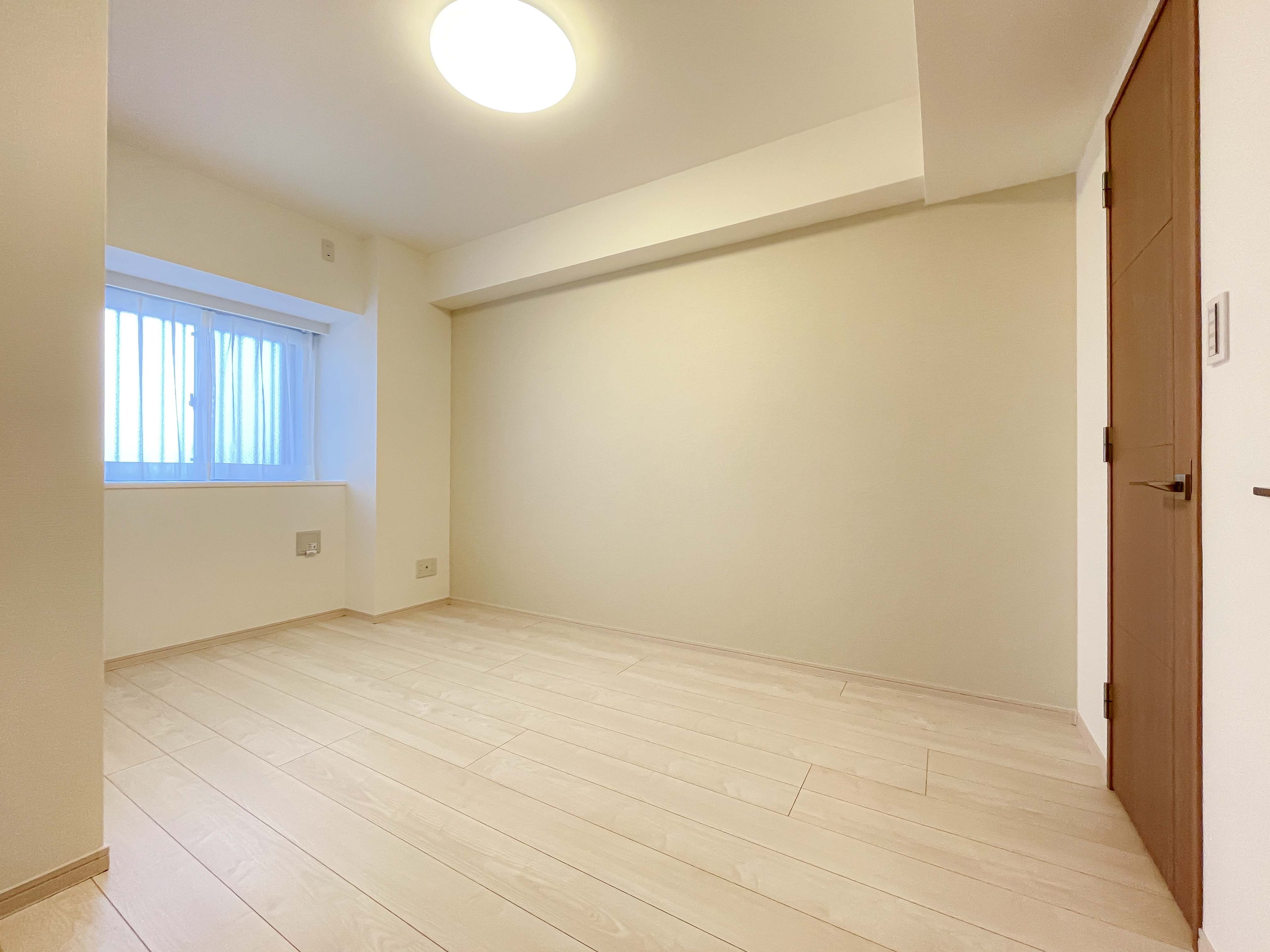 広いリビングでまったりと過ごす