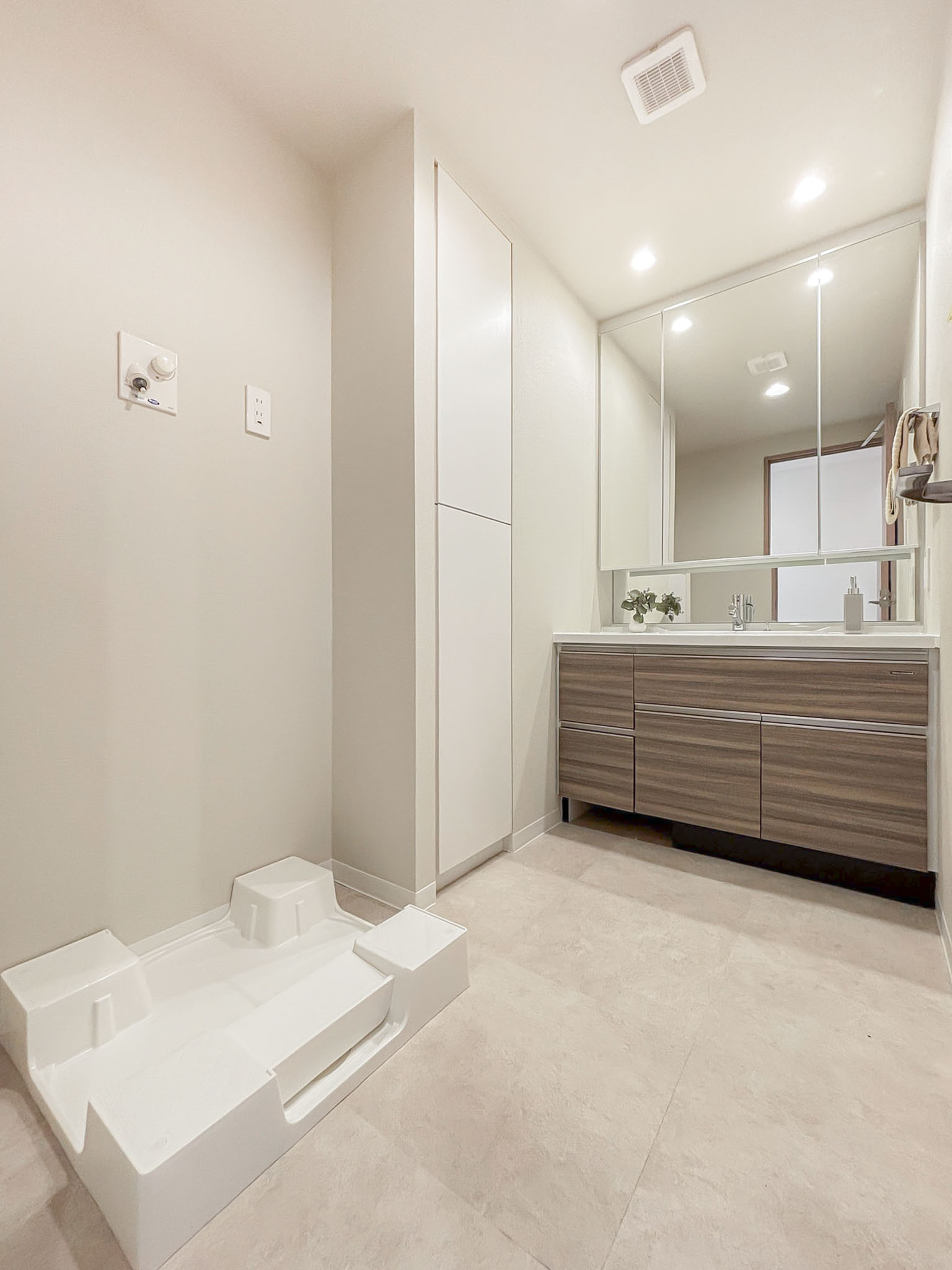 広いリビングでまったりと過ごす