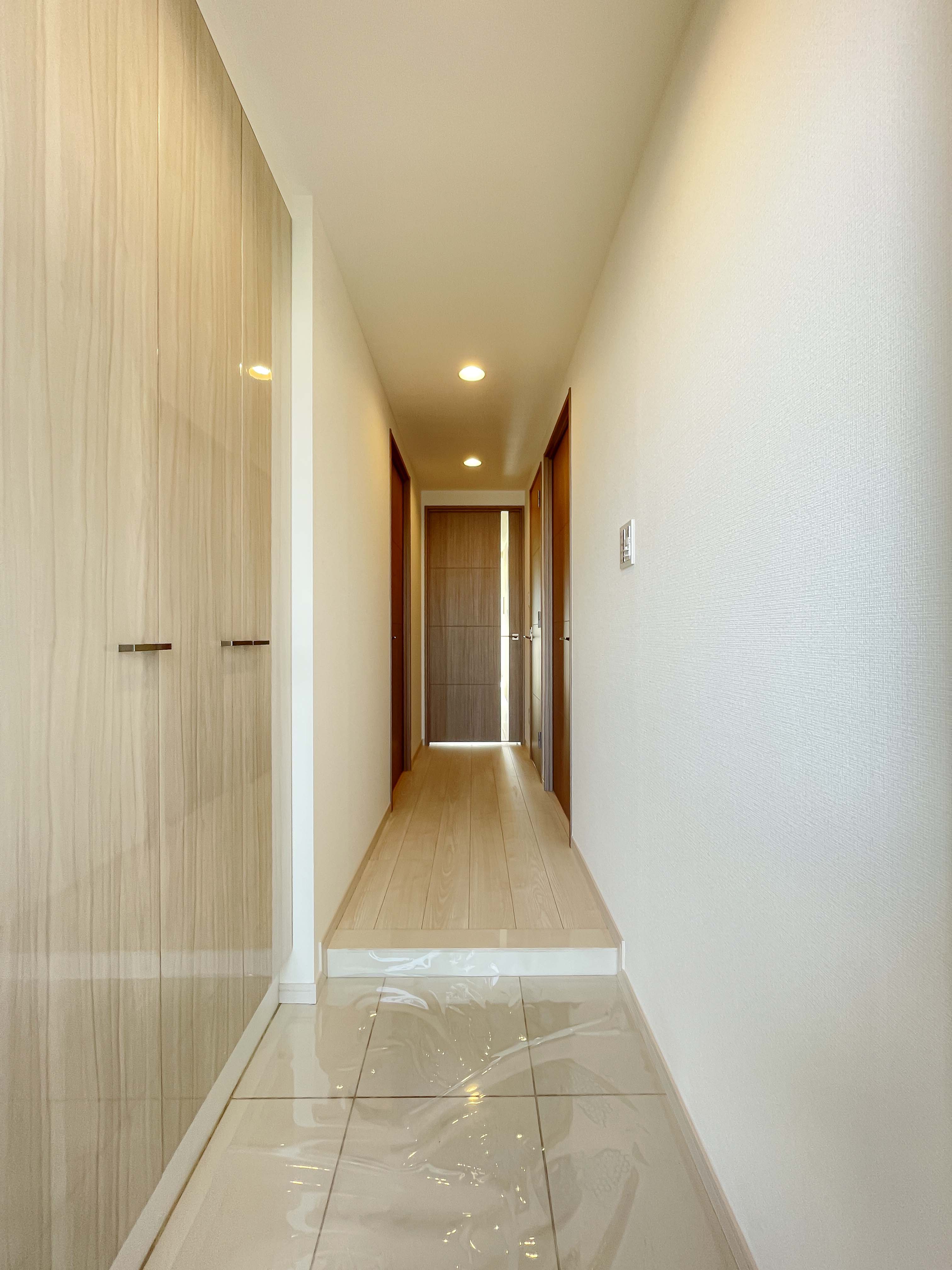 広いリビングでまったりと過ごす