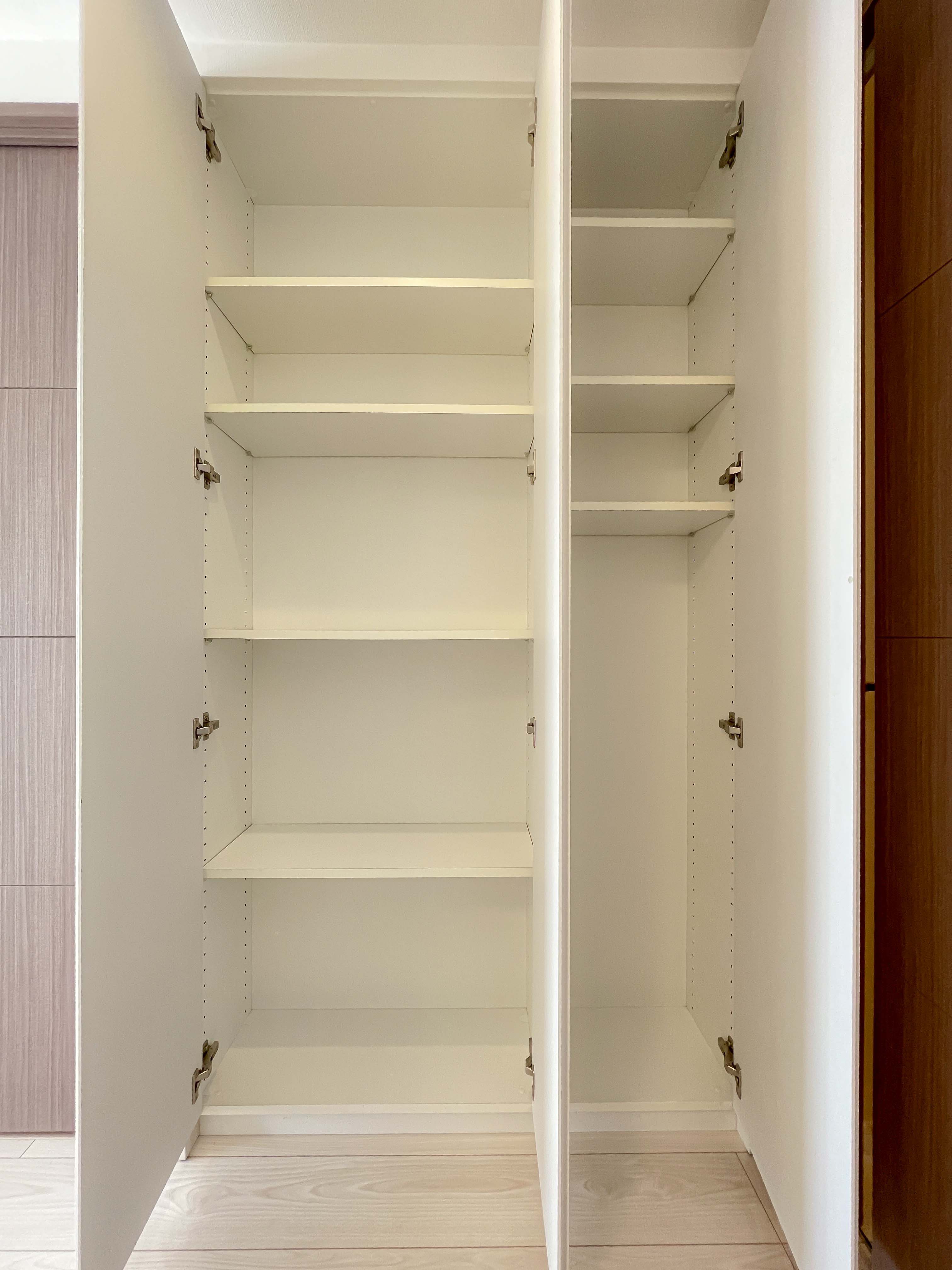 広いリビングでまったりと過ごす