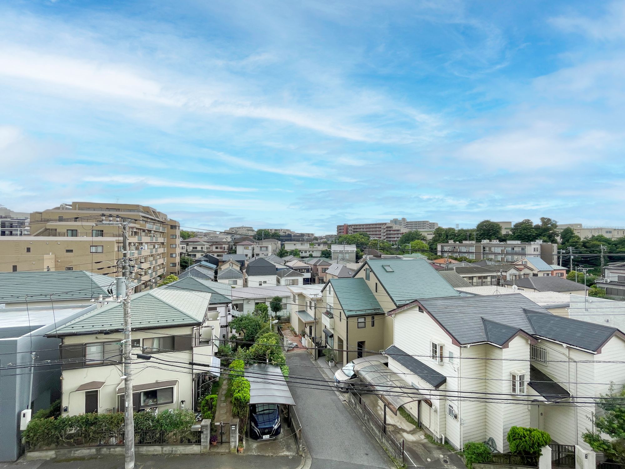 広いリビングでまったりと過ごす