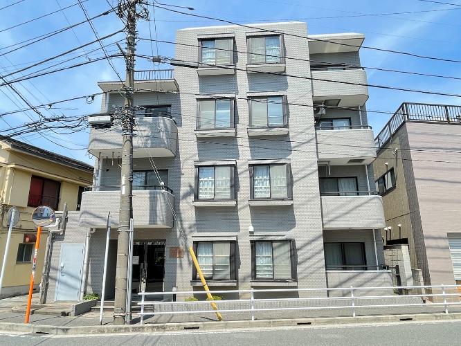 窓がたくさんある開放空間